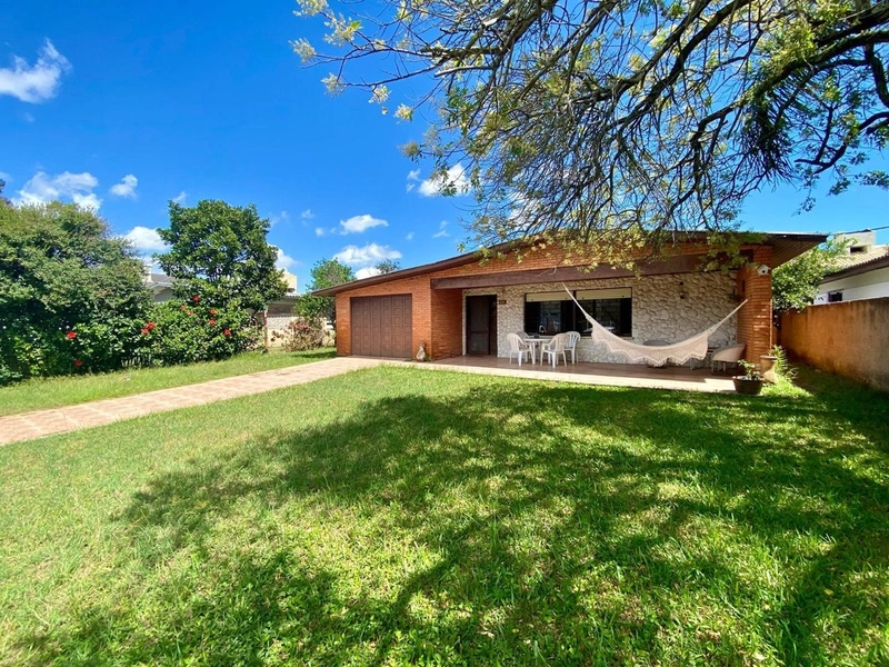 CASA MOBILIADA EM XANGRI-LÁ COMPOSTA POR 03 DORMITÓRIOS