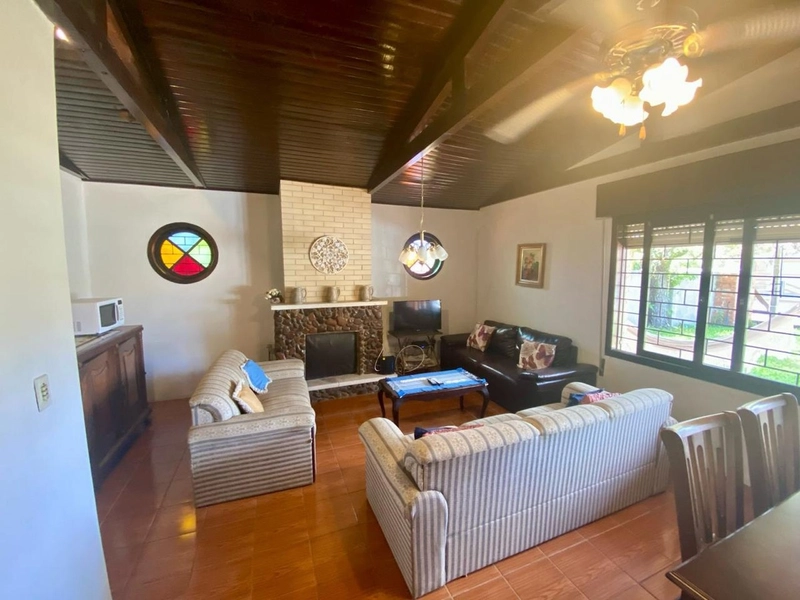 CASA MOBILIADA EM XANGRI-LÁ COMPOSTA POR 03 DORMITÓRIOS: 2ª foto da galeria de imagens do imóvel