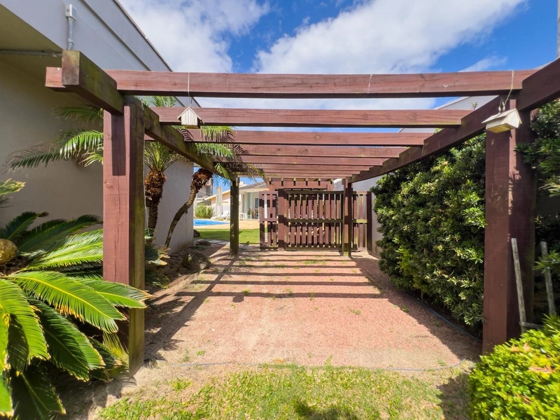 EXCELENTE CASA DE BAIRRO EM XANGRI-LÁ: 10ª foto da galeria de imagens do imóvel
