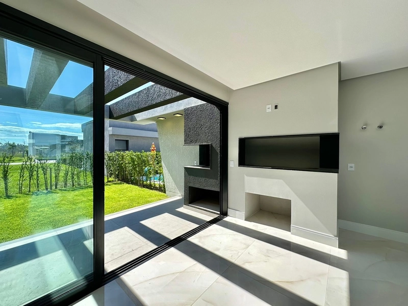 CASA À VENDA COM ARQUITETURA MODERNA: 14ª foto da galeria de imagens do imóvel