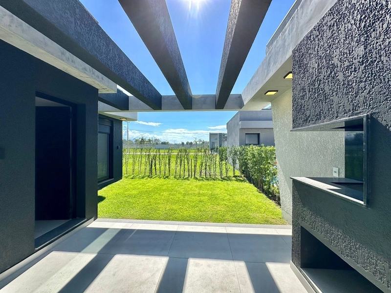 CASA À VENDA COM ARQUITETURA MODERNA: 11ª foto da galeria de imagens do imóvel
