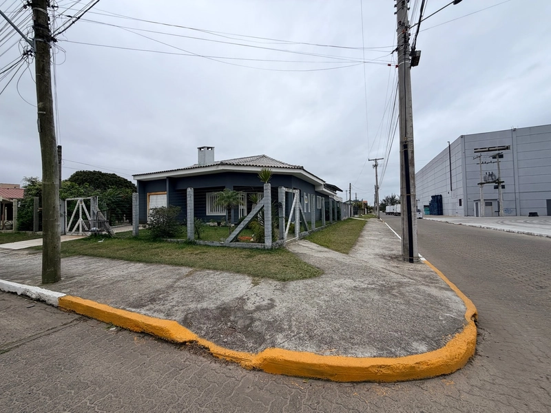 CASA DE ESQUINA NA ZONA NOVA – CAPÃO DA CANOA: 1ª foto da galeria de imagens do imóvel