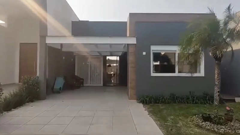 CASA MOBILIADA E DECORADA EM CONDOMÍNIO FECHADO!