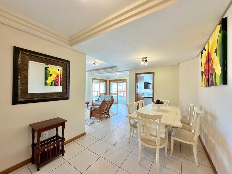 APARTAMENTO DE ESQUINA, COM VISTA PARA O MAR: 2ª foto da galeria de imagens do imóvel