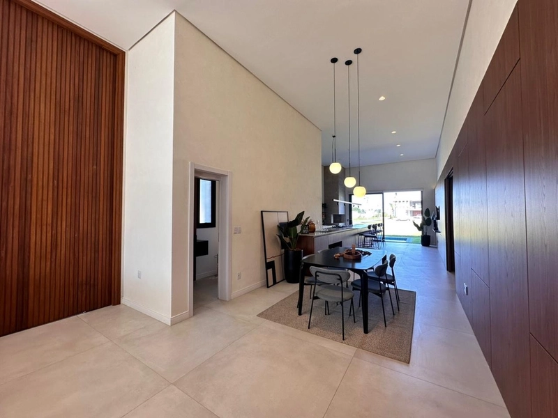 CASA DE 04 SUÍTES, DECORADA EM CONDOMÍNIO FECHADO COM INFRA COMPLETA!: 4ª foto da galeria de imagens do imóvel