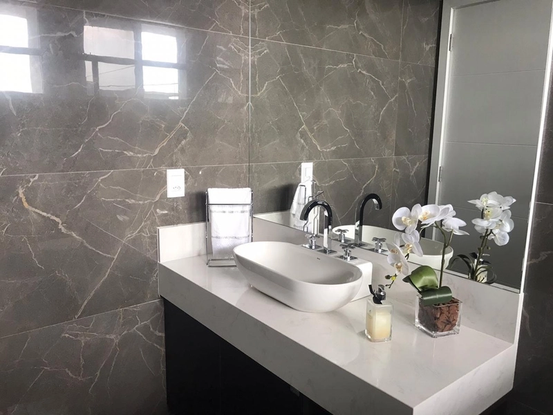 CASA MOBILIADA E DECORADA EM CONDOMÍNIO FECHADO COM 05 SUÍTES!: 17ª foto da galeria de imagens do imóvel