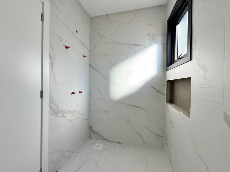 CASA COM 03 SUÍTES EM CONDOMÍNIO DE ALTO PADRÃO!: 28ª foto da galeria de imagens do imóvel