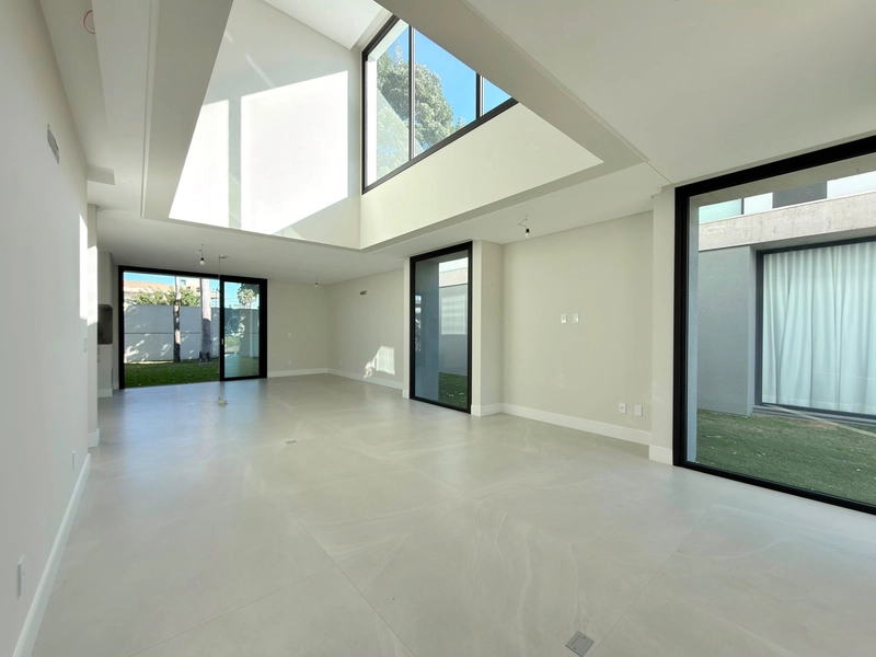 CASA COM 03 SUÍTES EM CONDOMÍNIO DE ALTO PADRÃO!: 3ª foto da galeria de imagens do imóvel