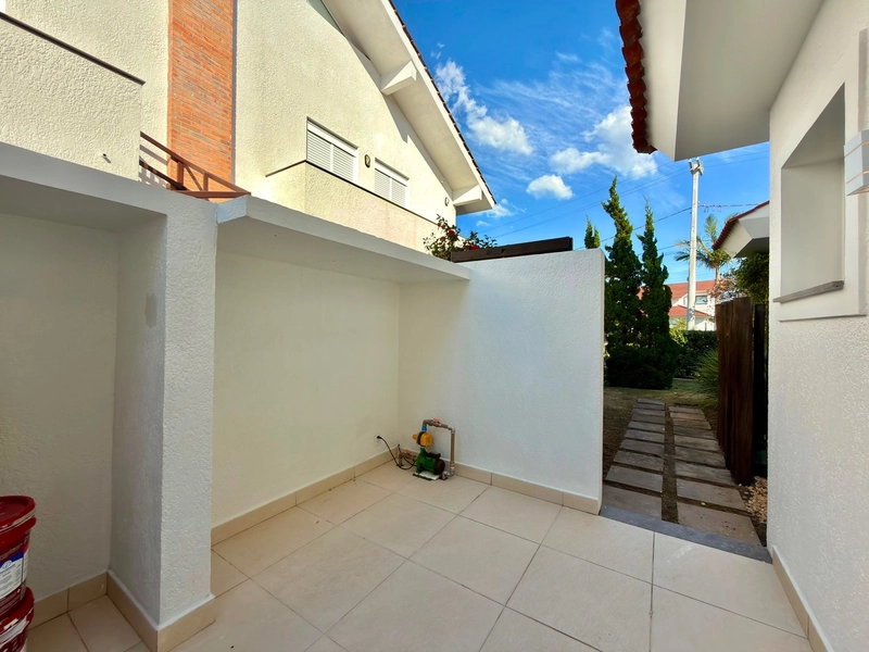 CASA EM CONDOMÍNIO FECHADO DE 04 SUÍTES TRANSFORMADA EM 03, MOB & DEC!: 32ª foto da galeria de imagens do imóvel