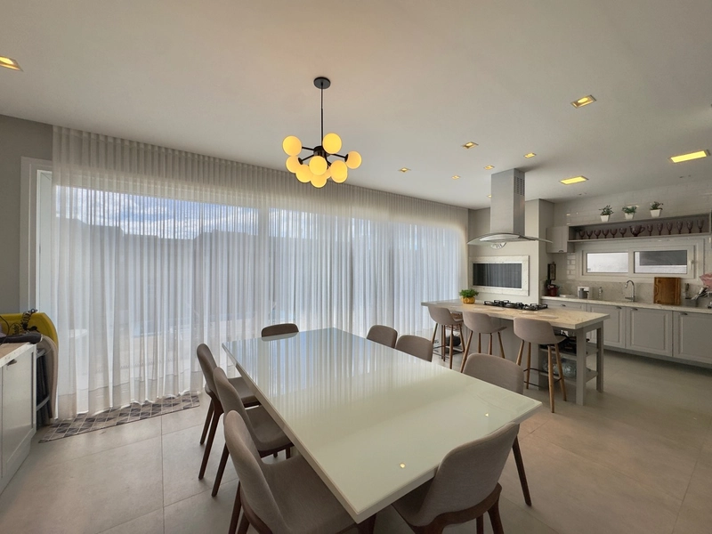 CASA EM COND. FECHADO COMPOSTA POR 05 SUÍTES - INFRA COMPLETA!: 4ª foto da galeria de imagens do imóvel