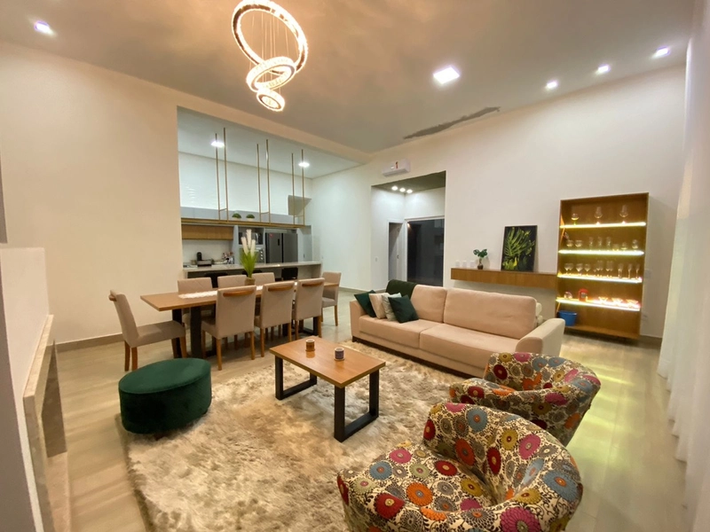 CASA COM 04 SUÍTES MOB. & DECORADA EM COND. FECHADO: 11ª foto da galeria de imagens do imóvel