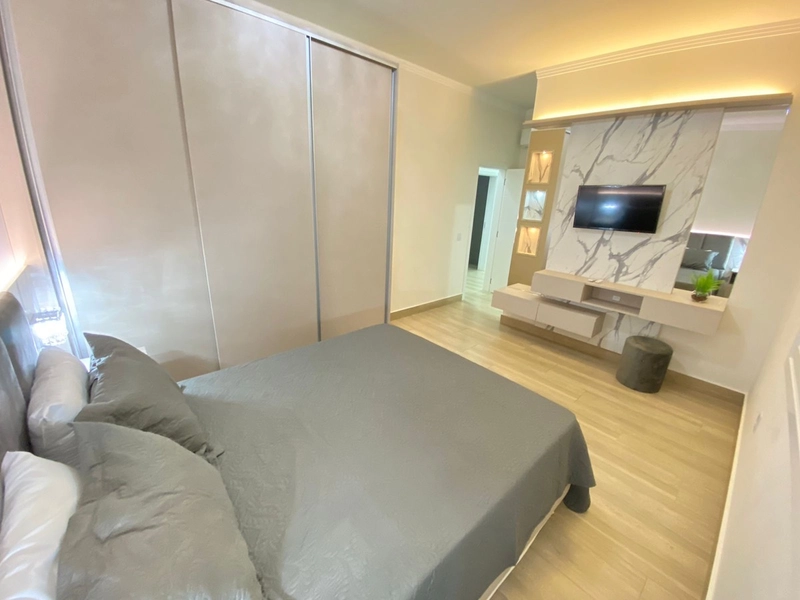 CASA COM 04 SUÍTES MOB. & DECORADA EM COND. FECHADO: 25ª foto da galeria de imagens do imóvel
