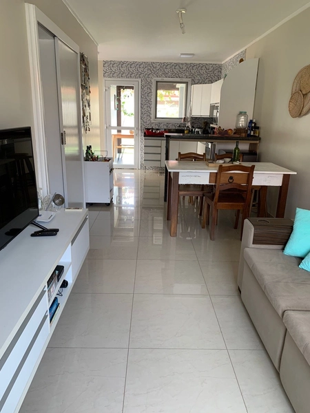 EXCELENTE CASA COMPOSTA PÓS 03 DORMITÓRIOS EM CONDOMÍNIO FECHADO!