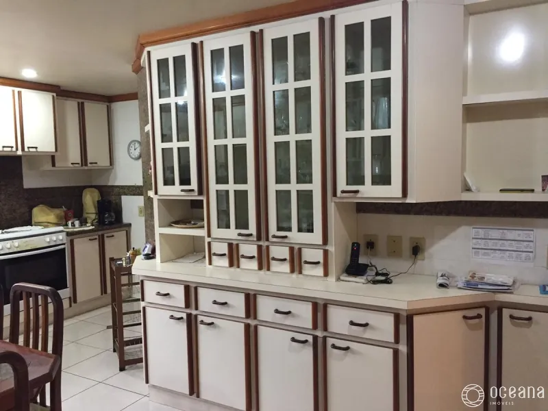 Casa em bairro nobre: 2ª foto da galeria de imagens do imóvel