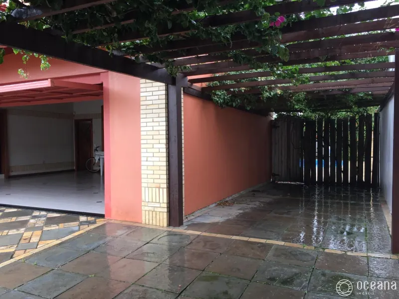 Casa em bairro nobre: 10ª foto da galeria de imagens do imóvel