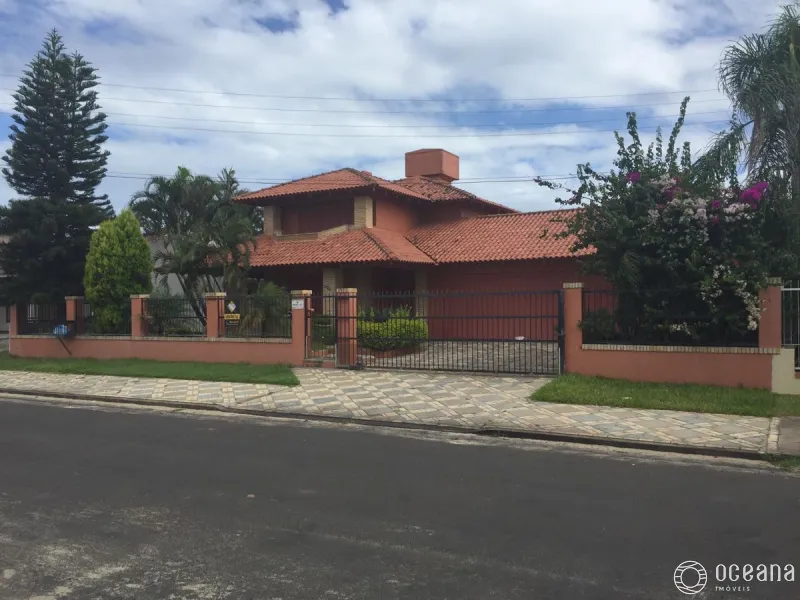 Casa em bairro nobre: 13ª foto da galeria de imagens do imóvel