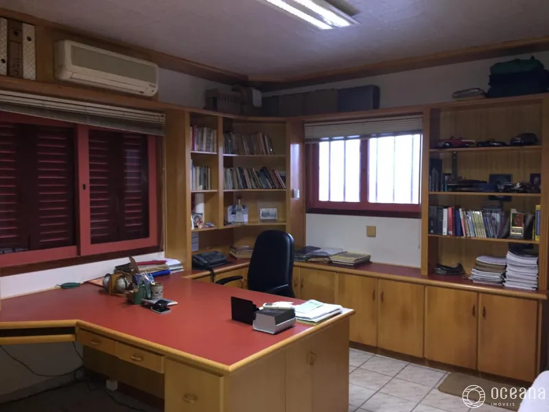 Casa em bairro nobre: 11ª foto da galeria de imagens do imóvel