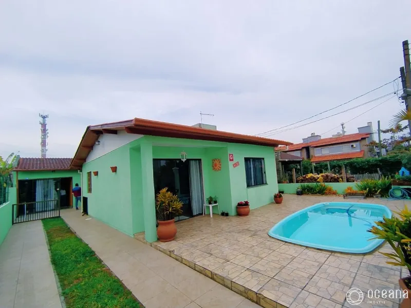 Casa em Capão novo com Piscina: 3ª foto da galeria de imagens do imóvel
