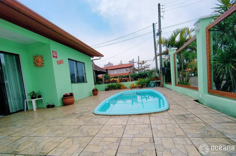 Casa em Capão novo com Piscina: 1ª foto da galeria de imagens do imóvel
