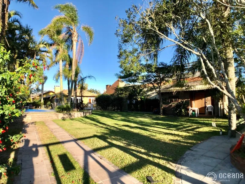 EXCLUSIVIDADE EM ATLÂNTIDA | Casa térrea com piscina, estilo rústico.: 4ª foto da galeria de imagens do imóvel