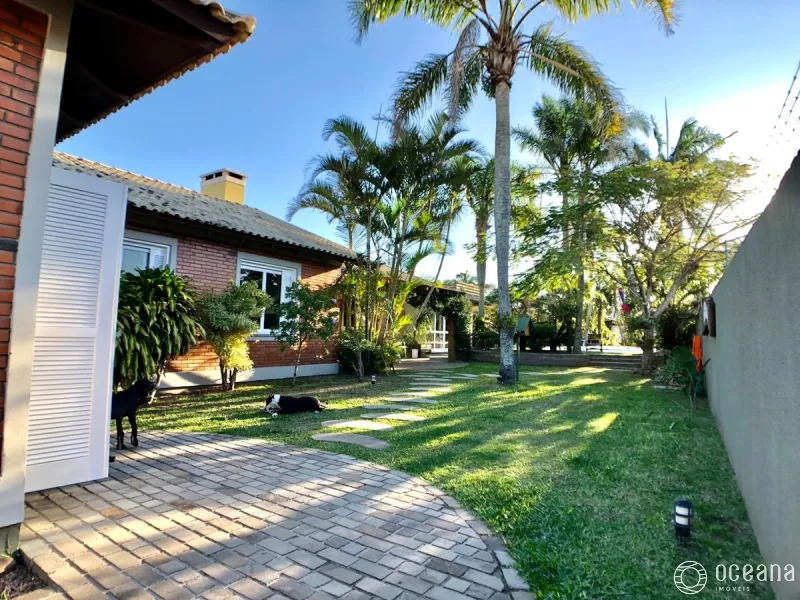 EXCLUSIVIDADE EM ATLÂNTIDA | Casa térrea com piscina, estilo rústico.: 13ª foto da galeria de imagens do imóvel