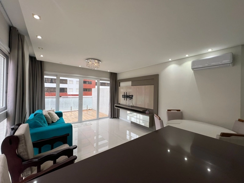 APARTAMENTO MOBILIADO E DECORADO NO BAIRRO ZONA NOVA!