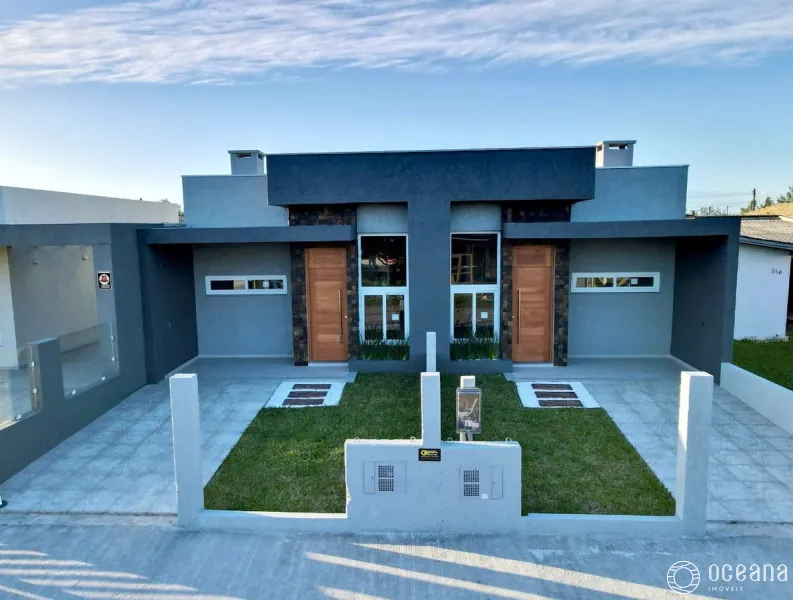 CASA 2 SUÍTES A 2 QUADRAS DO MAR!: 1ª foto da galeria de imagens do imóvel