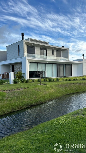 CASA BEIRA LAGO EM CONDOMÍNIO FECHADO!: 1ª foto da galeria de imagens do imóvel