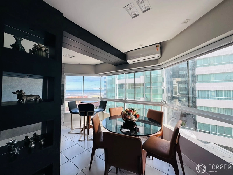 Apartamento com sacada e vista mar!
