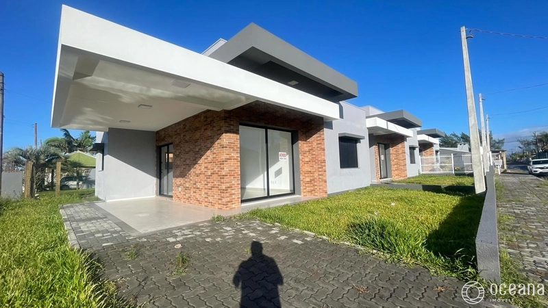 CASA GEMINADA NO BAIRRO JARDIM BEIRA MAR À 03 QUADRAS DA PRAIA!