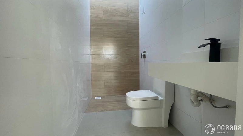CASA GEMINADA NO BAIRRO JARDIM BEIRA MAR À 03 QUADRAS DA PRAIA!: 7ª foto da galeria de imagens do imóvel