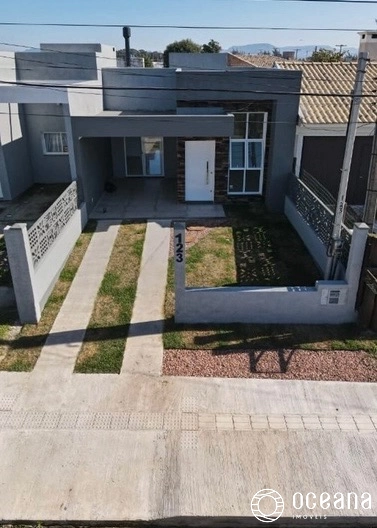 CASA COM TERRAÇO 03 QUADRAS DO MAR EM CAPAO DA CANOA