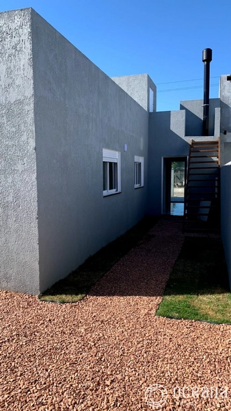 CASA COM TERRACO 3 QUADRAS DO MAR EM CAPAO DA CANOA: 15ª foto da galeria de imagens do imóvel