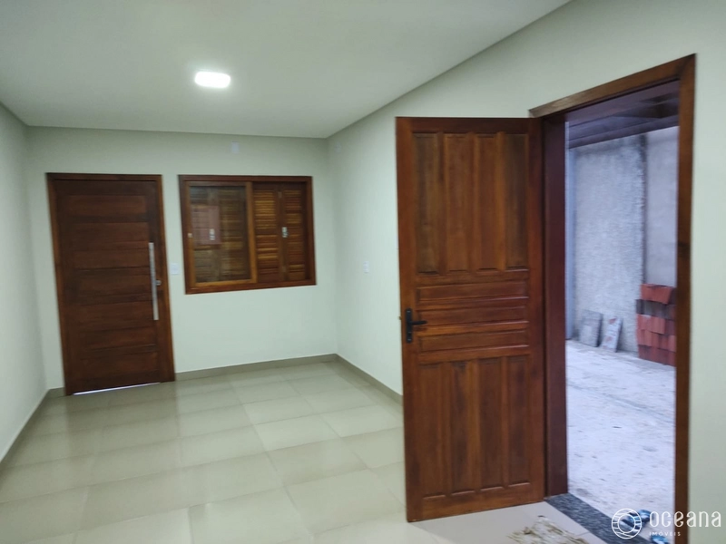 CASA DE 02 DORMITÓRIOS LOCALIZADA EM CAPÃO NOVO: 2ª foto da galeria de imagens do imóvel