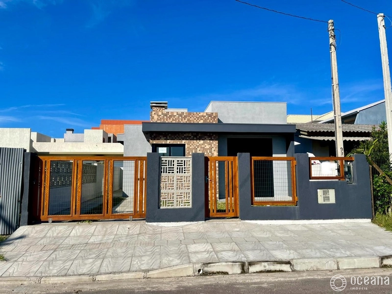 CASA HÁ 50 METROS DA PRAIA: 1ª foto da galeria de imagens do imóvel