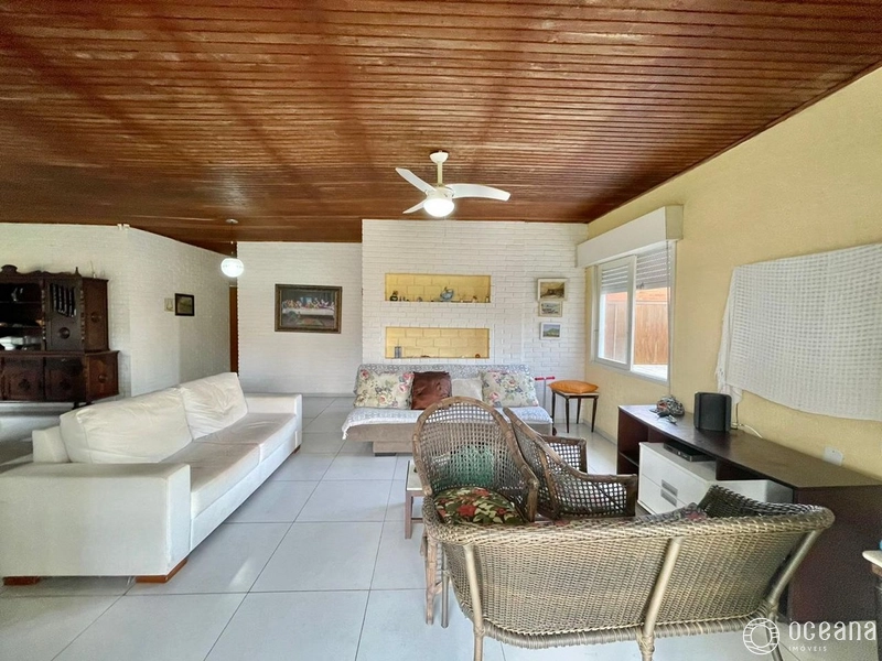 CASA DE 03 SUÍTES, MAIS DEPENDÊNCIA EM ATLÂNTIDA: 2ª foto da galeria de imagens do imóvel