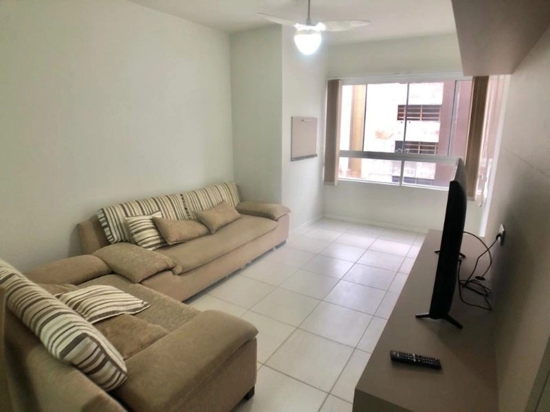 Junto à praça e bairro privilegiado!: 4ª foto da galeria de imagens do imóvel