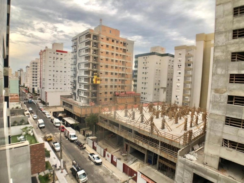 Junto à praça e bairro privilegiado!: 6ª foto da galeria de imagens do imóvel