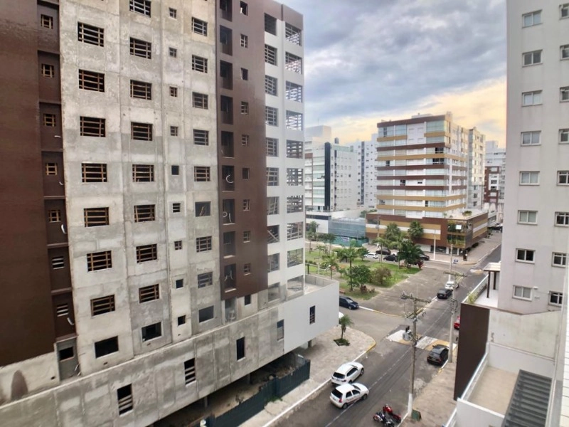 Junto à praça e bairro privilegiado!: 7ª foto da galeria de imagens do imóvel