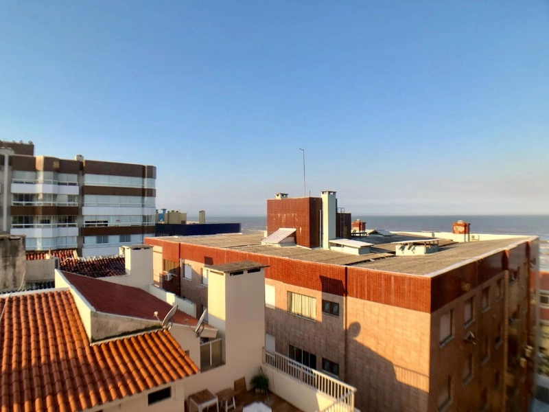 AO LADO DA PRAÇA BOIANOVSKI E COM VISTA PARA O MAR: 4ª foto da galeria de imagens do imóvel