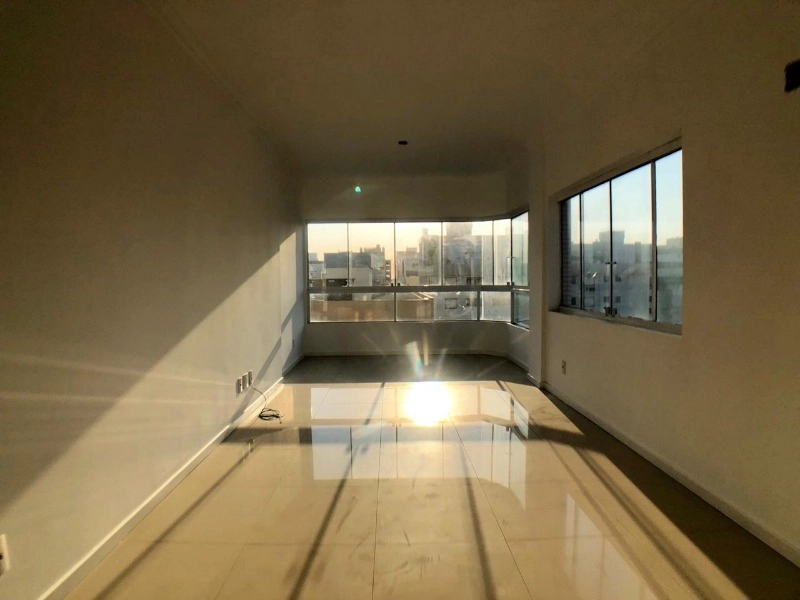 AO LADO DA PRAÇA BOIANOVSKI E COM VISTA PARA O MAR: 11ª foto da galeria de imagens do imóvel