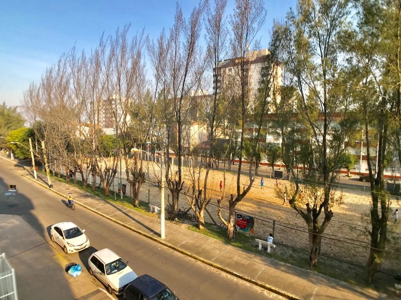 De frente para Praça Boianovski!!: 1ª foto da galeria de imagens do imóvel