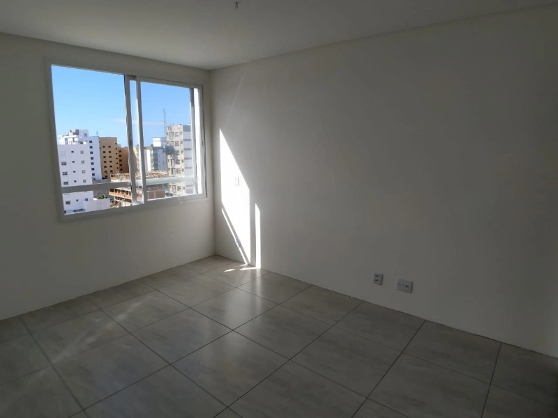 Sacada de frente com vista para o mar e praça: 8ª foto da galeria de imagens do imóvel