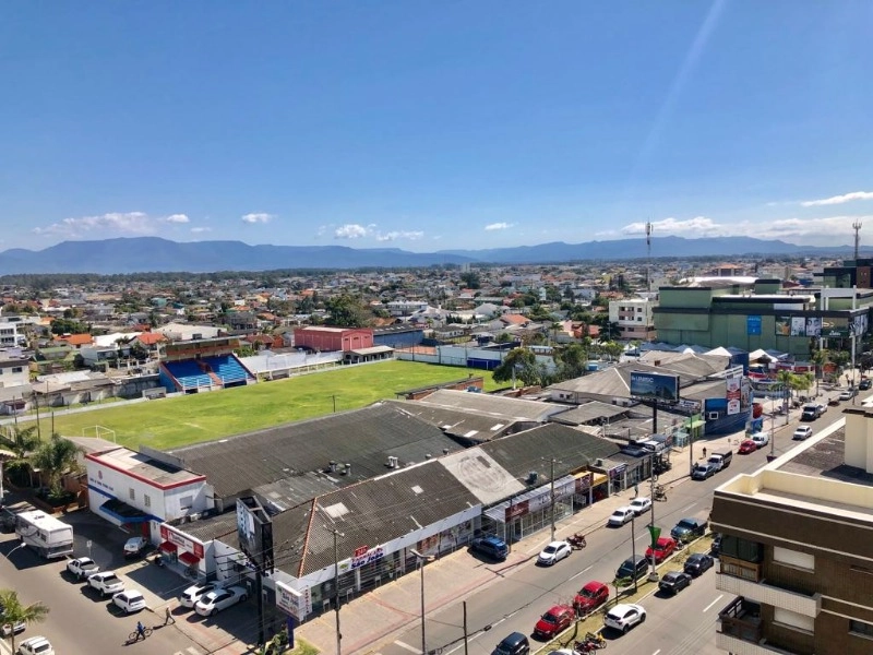 NO CENTRO DE CAPÃO DA CANOA: 5ª foto da galeria de imagens do imóvel