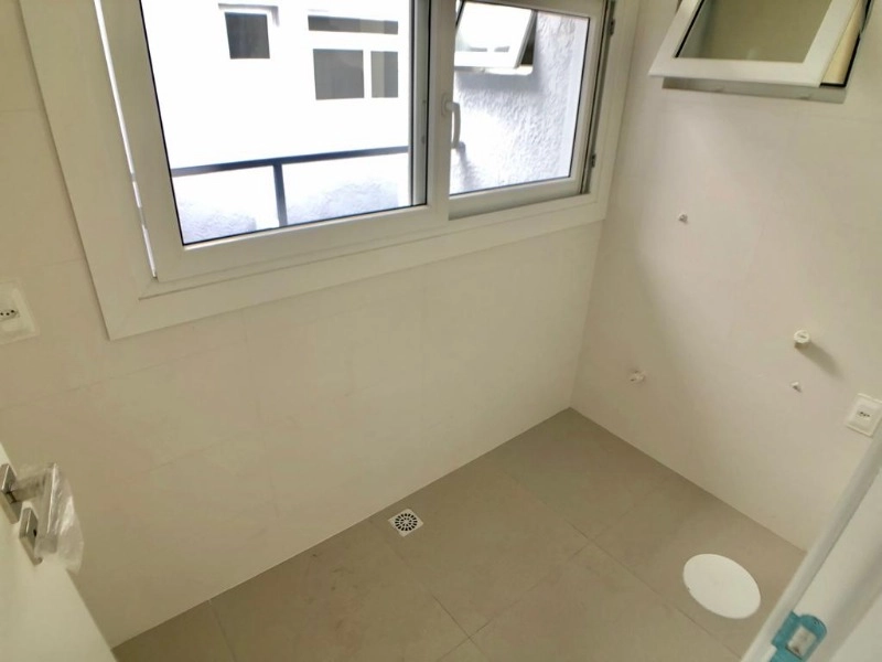 NO CENTRO DE CAPÃO DA CANOA: 10ª foto da galeria de imagens do imóvel