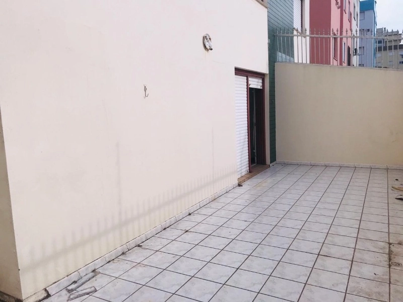 Junto à Praça Flávio Boianoviski!: 2ª foto da galeria de imagens do imóvel