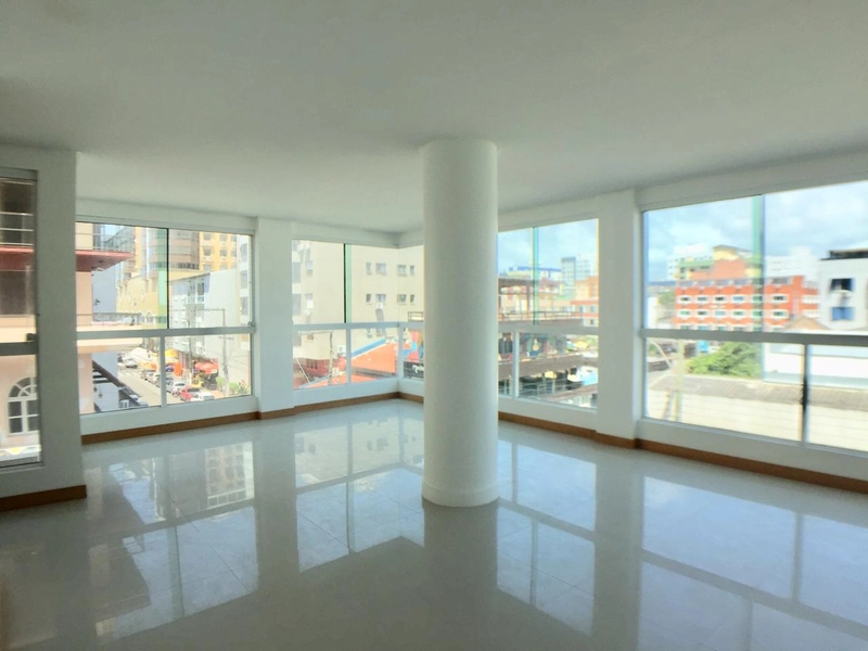 QUE TAL DAR UMA OLHADA NO MOVIMENTO SENTADO NA SUA SALA?: 1ª foto da galeria de imagens do imóvel