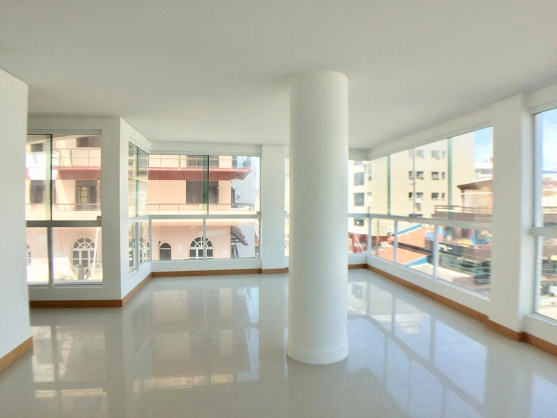 QUE TAL DAR UMA OLHADA NO MOVIMENTO SENTADO NA SUA SALA?: 3ª foto da galeria de imagens do imóvel