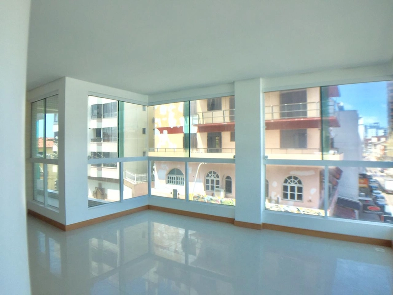 QUE TAL DAR UMA OLHADA NO MOVIMENTO SENTADO NA SUA SALA?: 5ª foto da galeria de imagens do imóvel