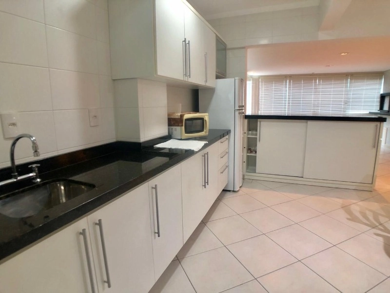 AMPLO APARTAMENTO FRENTE PRAÇA!: 2ª foto da galeria de imagens do imóvel